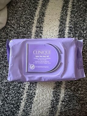 Clinique Lavender Micellar Cleansing Towelettes Pack